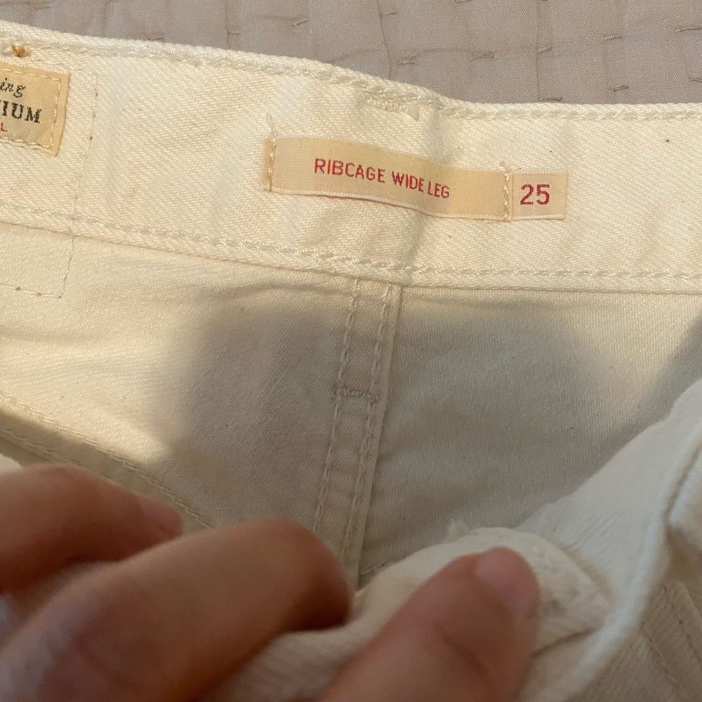 Levi’s ribcage wide leg off white jeans 25 inseam 27.25 - Picture 3 of 5